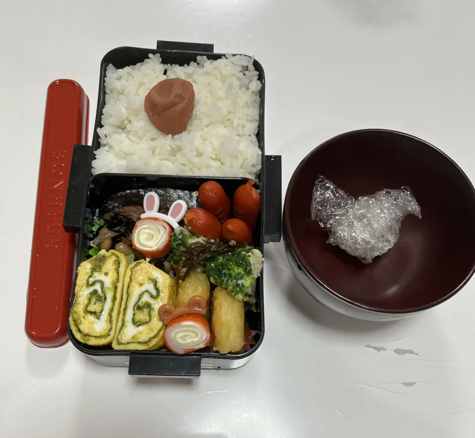 パパ弁☆鮭☆赤ウインナー☆ひじき豆☆チキンナゲット☆ブロッコリーの和え物☆海苔入り卵焼き☆チーズロールカニカマ☆みそ玉|Saharaさん