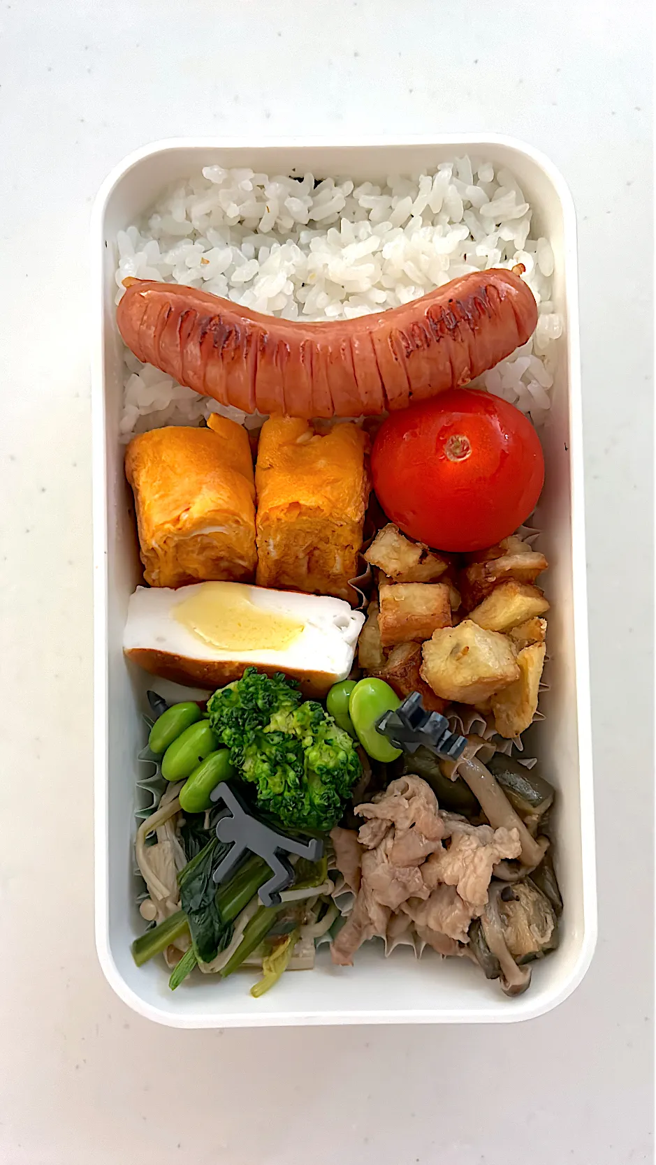 Snapdishの料理写真:6月19日(水)

豚肉・茄子・しめじのオイスター炒め
ほうれん草とえのきのお浸し
コロコロポテト(サワークリーム)
モッツァレラチーズ卵焼き
はんぺんチーズ
ウインナー
ミニトマト
ブロッコリー
枝豆
のり弁
弁当|ayumomさん