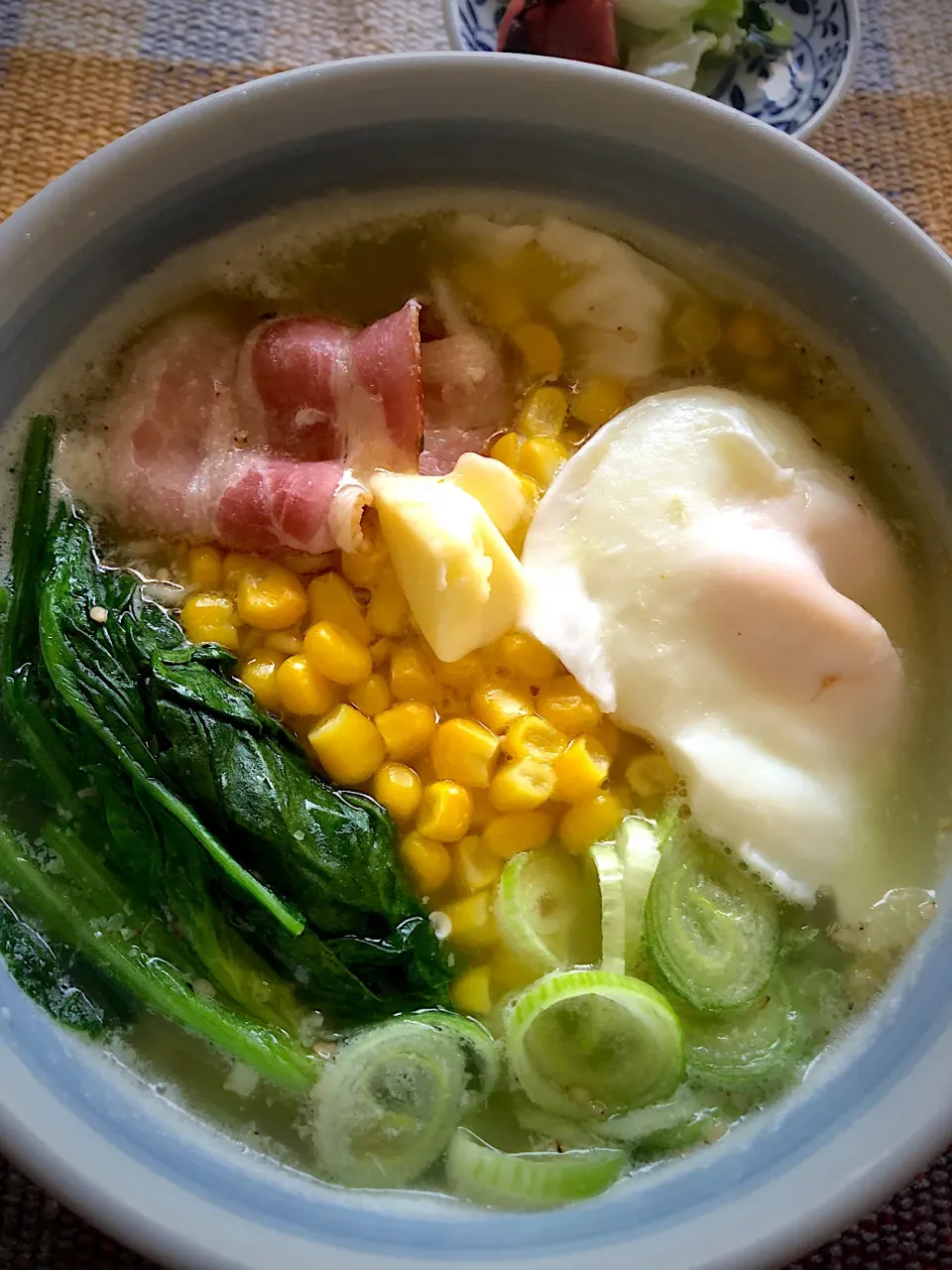 サッポロ一番塩ラーメンでバターコーンラーメン🍜|Tina Tomoko😋さん