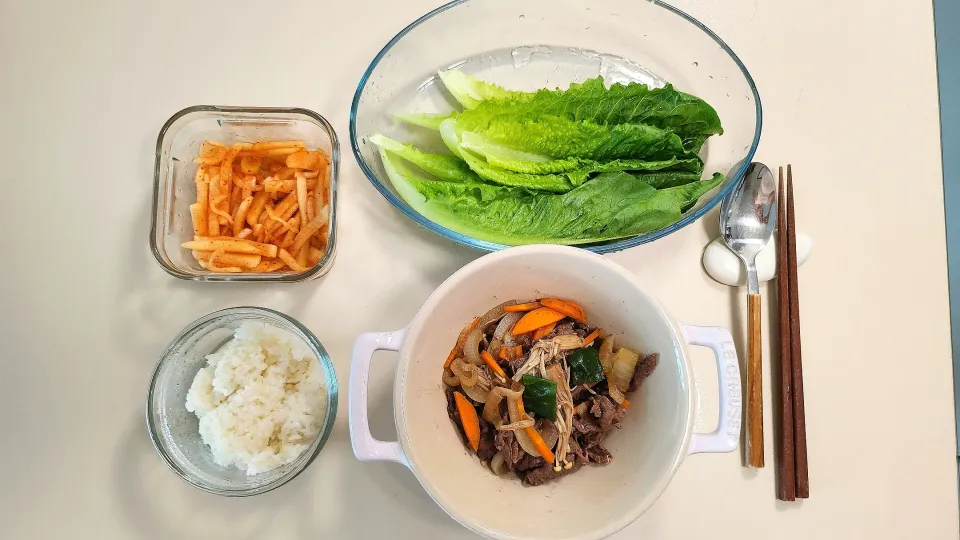 Nina's dish Beef Bulgogi, romaine, radish salad and rice|Ninaさん