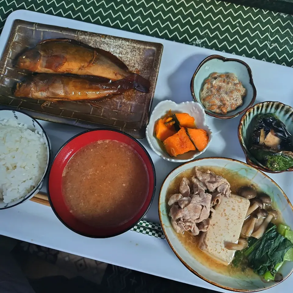 Snapdishの料理写真:あいなめの煮付け定食です🍀|rikako♪。.:＊さん