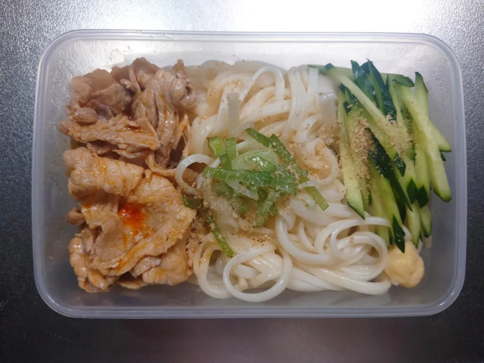 豚肉ラー油和えうどん弁当|ちりさん