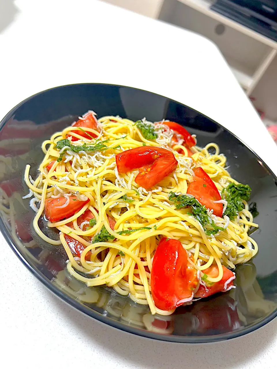 娘作！トマトとしらすの冷製パスタ🍅🐟|おかちさん