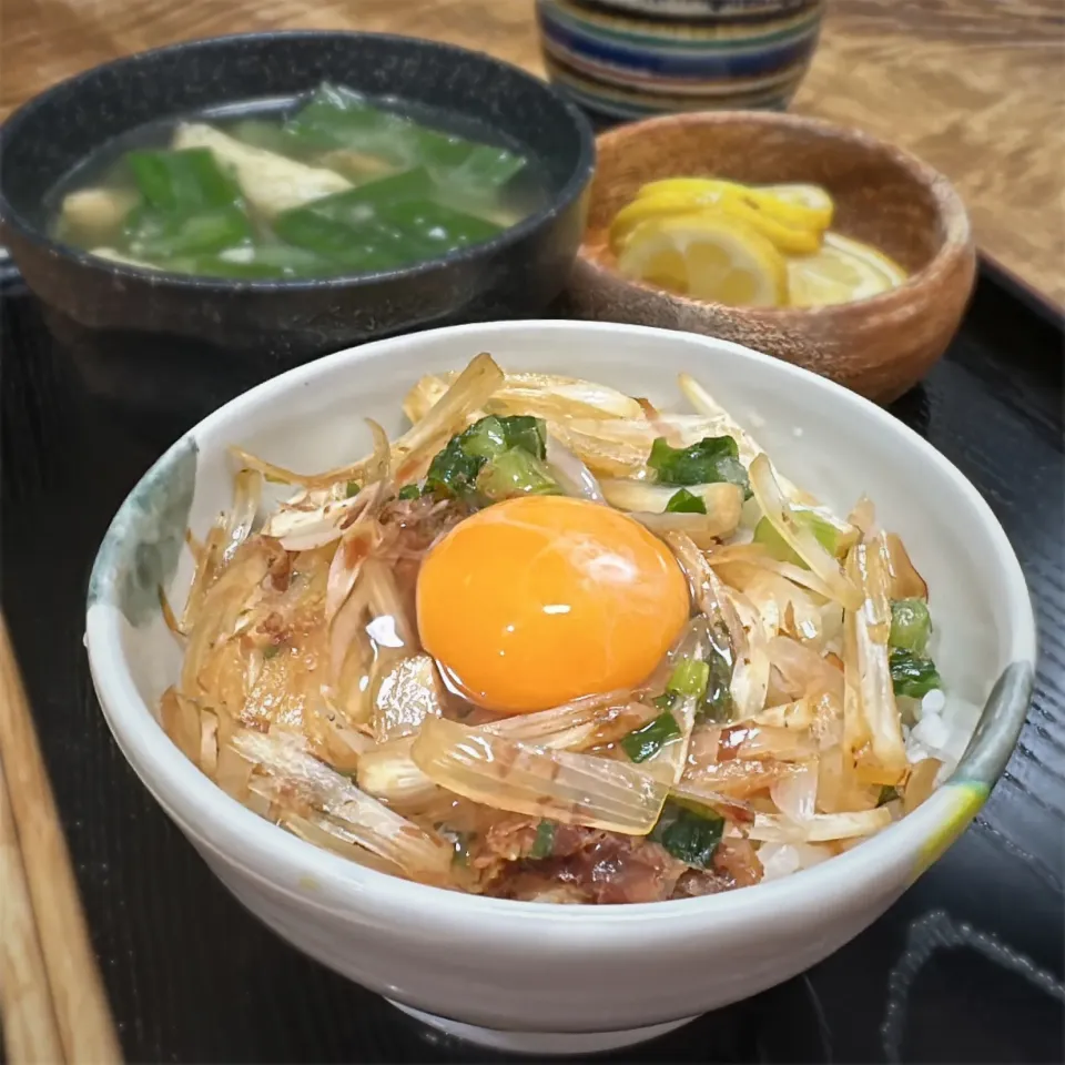 らっきょうの醤油漬けで卵かけご飯|くまちゃんさん