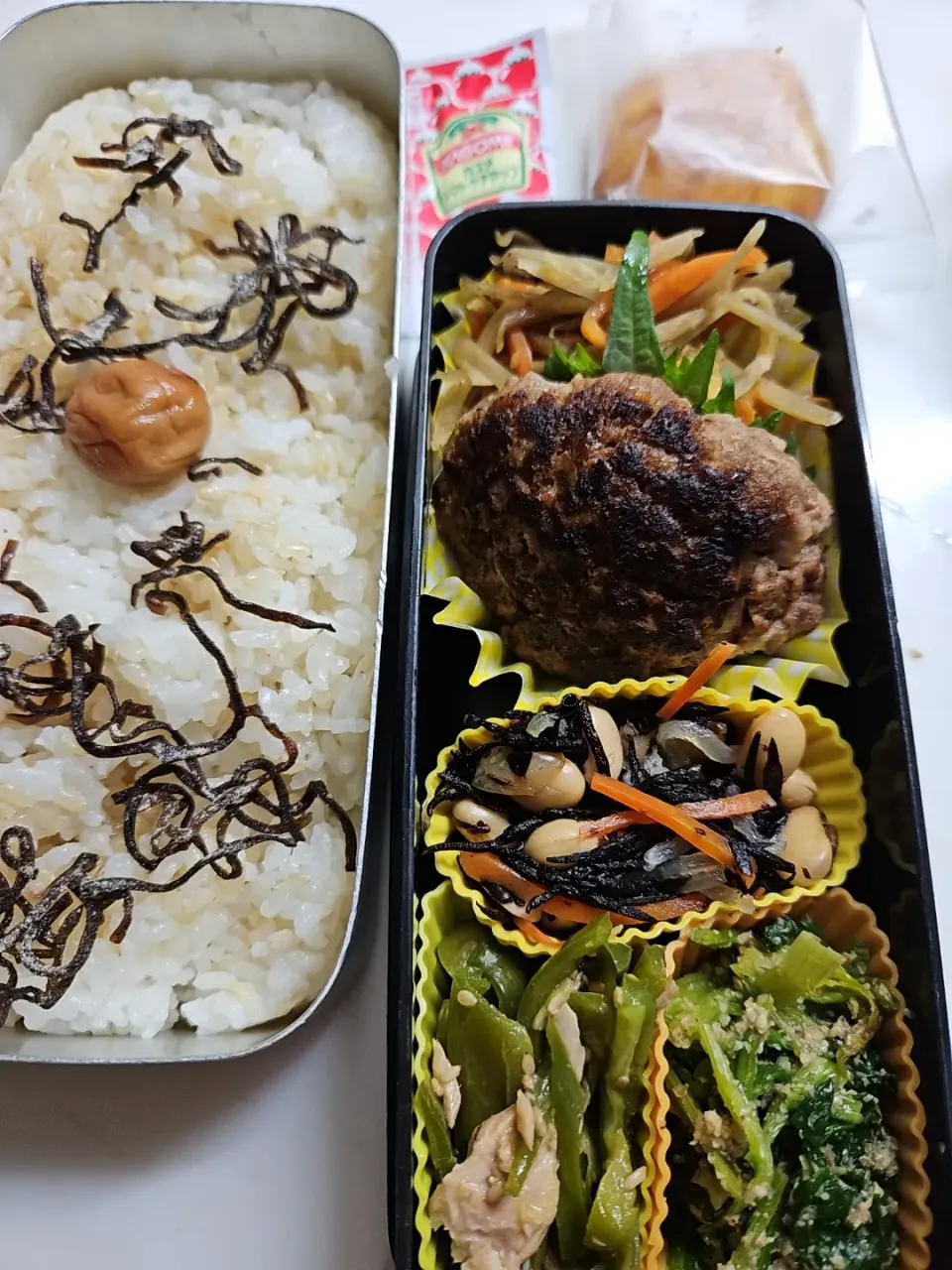 Snapdishの料理写真:☆高１弁当☆玄米入りごはん、塩昆布、梅、金平牛蒡、ハンバーグ、ひじき煮物、ほうれん草ごま和え、無限ピーマン、マドレーヌ|ｼｮｺﾗさん