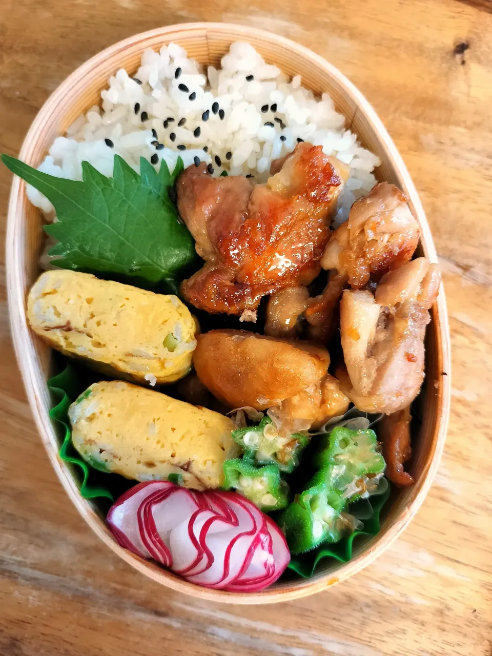 鶏の照焼
しらす葱卵焼き
おくらの鰹節和え|音彩お弁当さん