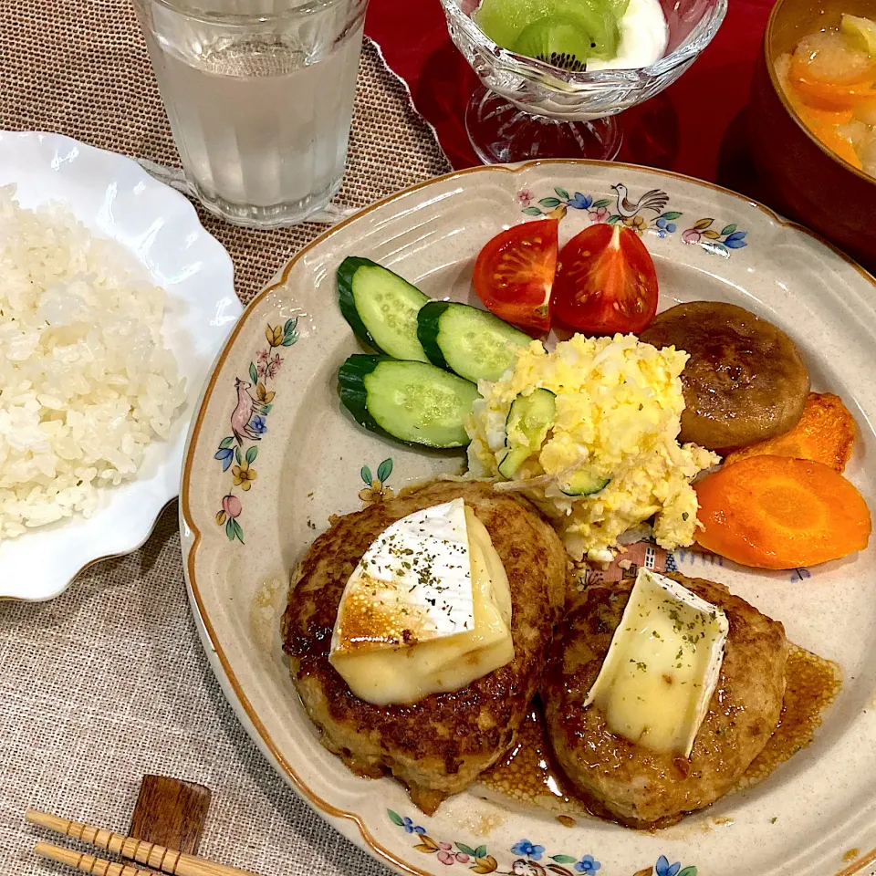 和風ハンバーグソースとチーズを乗っけて。|waicaさん