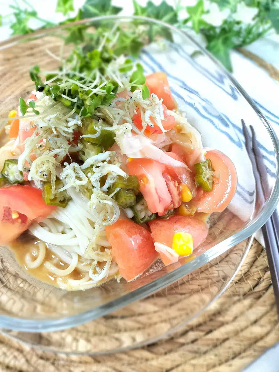 シャリッ！トマトのマリネ乗せゴマダレそうめん|4mamaさん