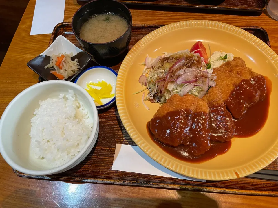 Snapdishの料理写真:ヒレカツ定食|なつパパさん