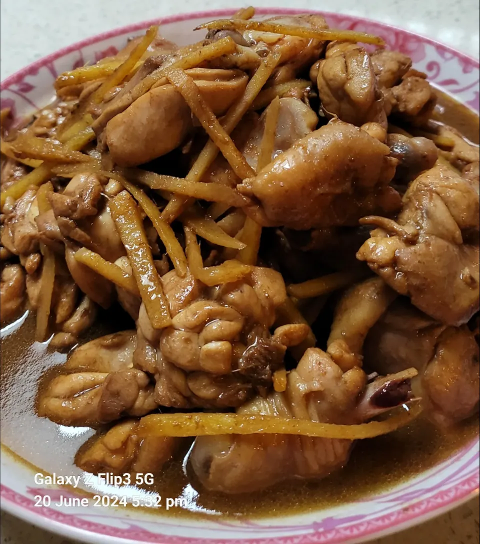 Fried sesame oil ginger chicken|Cindy Hoさん