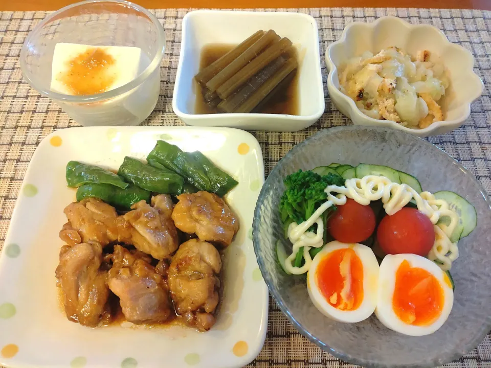 ☆鶏照り焼き
☆サラダ
☆キュウリ酢味噌和え
☆ふき煮物
☆冷奴|chikakoさん