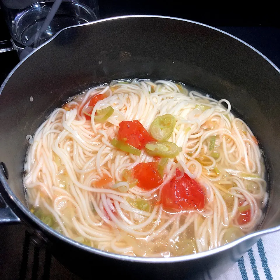 4:28 朝ご飯なのか夜食なのか🍜|へれ子さん