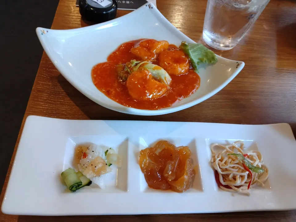 Snapdishの料理写真:唐苑　中村橋店　ランチセット
前菜3種　エビチリ|よっちびやばんぶーさん