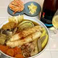 Snapdishの料理写真:＊フランススパークリングに比内鶏と鱈のきりたんぽ鍋&ぼたんこしょうふりかけ|tukkyさん