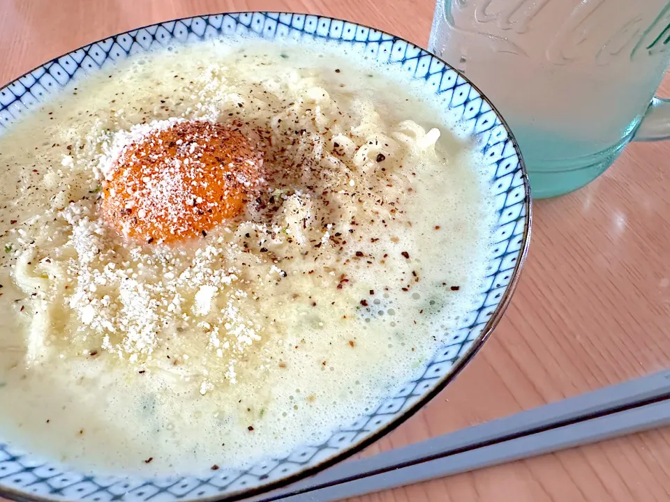 塩ラーメンで作るなんちゃってカルボナーラ|うみかぜさん