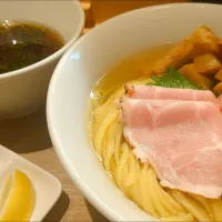 Snapdishの料理写真:【TRYラーメン大賞2021-2022 
新店・しょうゆ部門 5位】 
支那蕎麦 澤田 
昆布水つけ麺 (濃口醤油、1,150円) 
＋メンマ (200円) 
＠新宿御苑前3分 
(JR新宿駅から徒歩13分)
24151 (162,807)