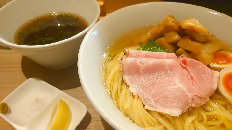 【TRYラーメン大賞2021-2022 
新店・しょうゆ部門 5位】 
支那蕎麦 澤田 
昆布水つけ麺 (濃口醤油、1,150円) 
＋メンマ (200円) 
＠新宿御苑前3分 
(JR新宿駅から徒歩13分)
24151 (162,807)|大脇さん