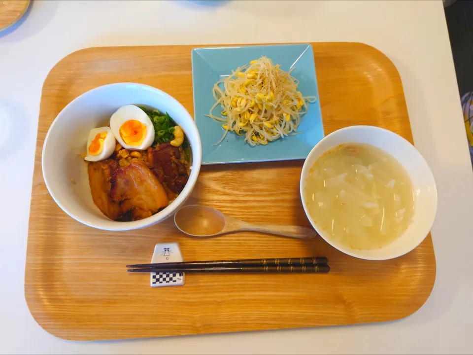 Snapdishの料理写真:今日の夕食　チャーシュー丼、わかめスープ、もやしナムル|pinknari🐰🌈さん