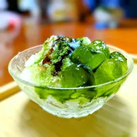 森のかき氷🌳

ぷるぷるシャリシャリ🎶

わらび餅入りかき氷🧊

お茶屋さんの【飲む抹茶】を使用した濃い抹茶味☺

暑い日にひと息、涼んでいってください〜✨