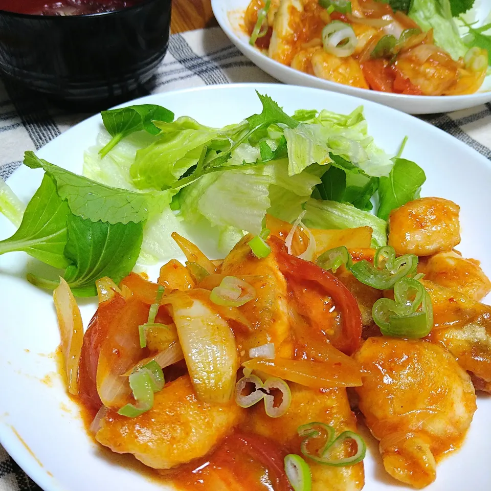 fumfumさんの料理 新玉ねぎとトマトの鶏チリ🤗|とまと🍅さん