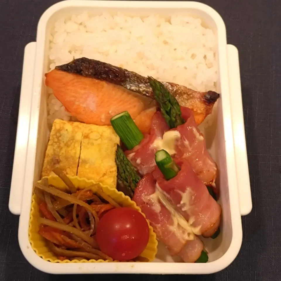 Snapdishの料理写真:焼鮭弁当|mmmさん