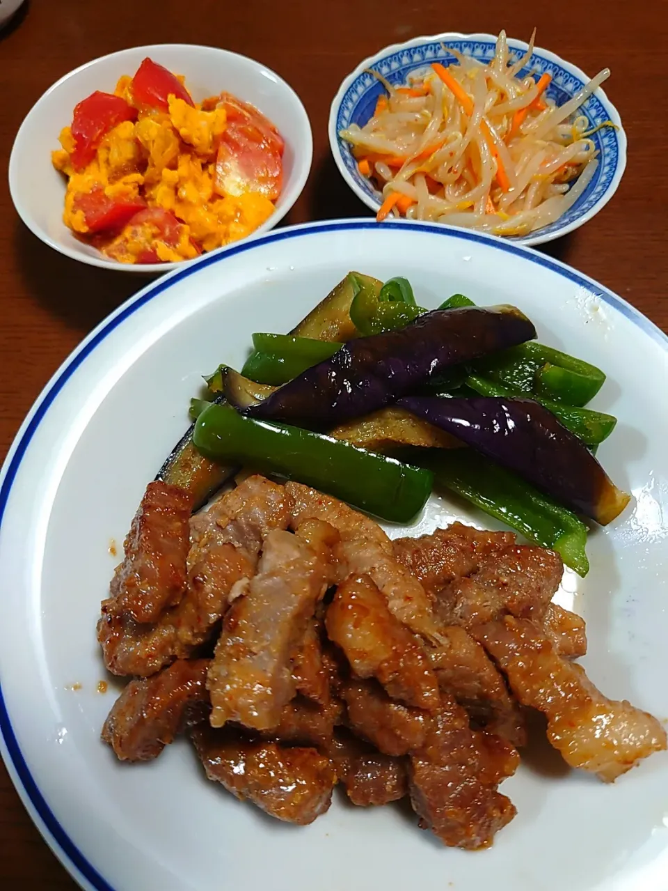 Snapdishの料理写真:豚肉のスタミナ焼き
トマトの玉子炒め
もやしの中華和え|ぱやさん