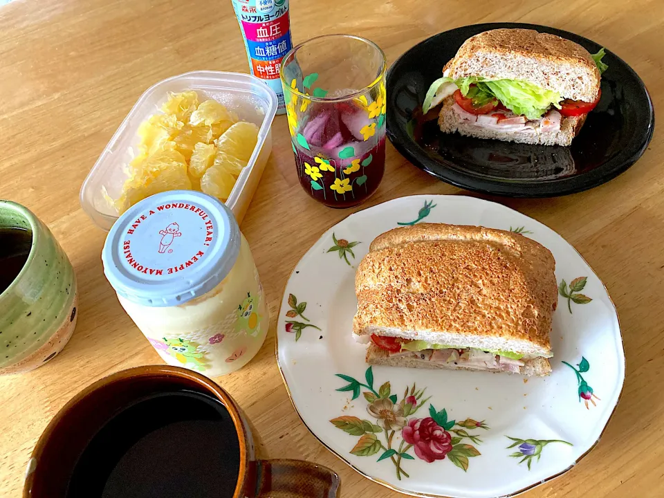 全粒粉食パン🍞でハムレタストマトサンド☺︎|さくたえさん