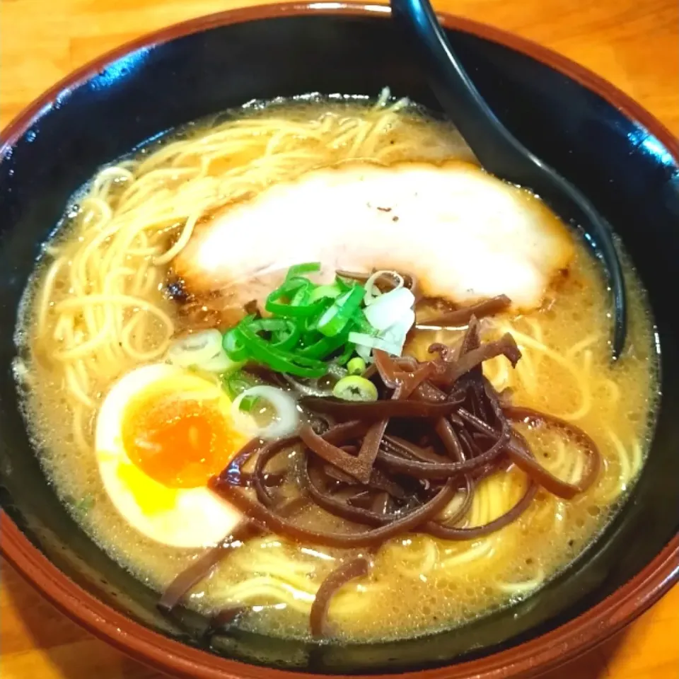 ラーメン（醤油とんこつ）|じょうさん