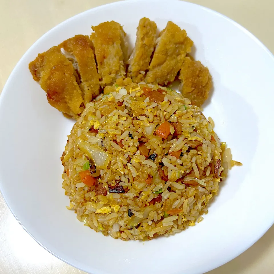 Egg friend rice and chicken cullet|Mona Zhangさん