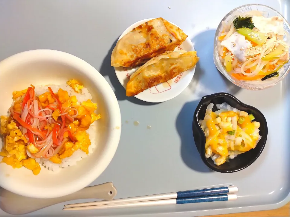 カニ玉丼
餃子
マロニーサラダ
大根と油揚げの酢味噌和え|さゆさん