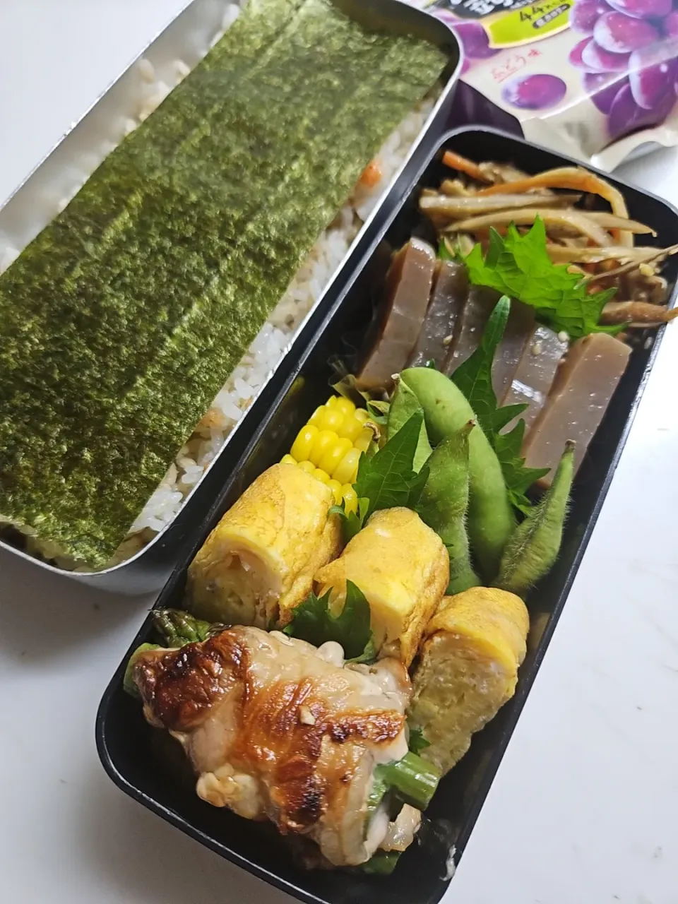 Snapdishの料理写真:☆高１弁当☆玄米入り明太子海苔ごはん、金平牛蒡、蒟蒻甘辛、枝豆、とうもろこし、シラス卵焼き、アスパラ肉巻き、蒟蒻ゼリー|ｼｮｺﾗさん