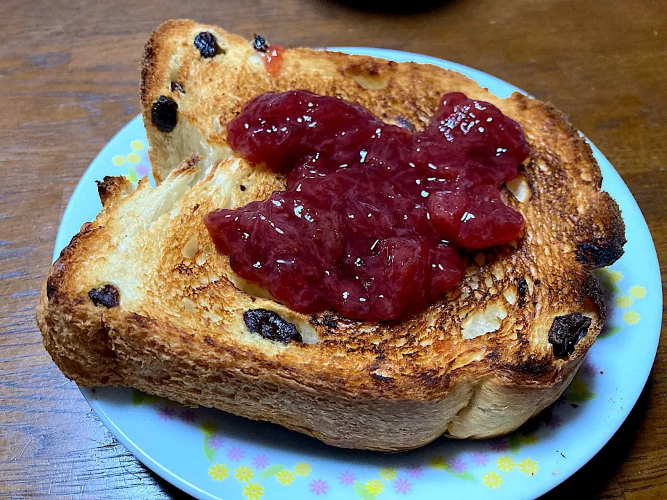 いちごジャムトースト|はっちぃさん