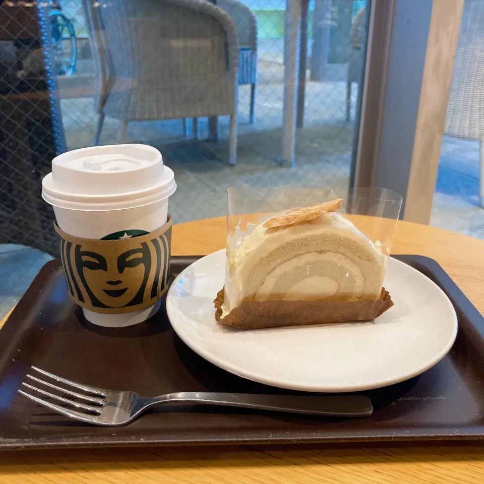 バナナの米粉ロールケーキとコーヒー|ちゃみこさん