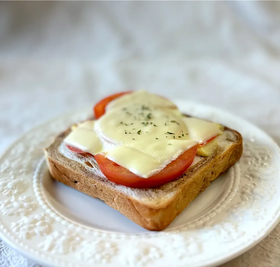 トマトチーズトースト|かっちゃん杉さん
