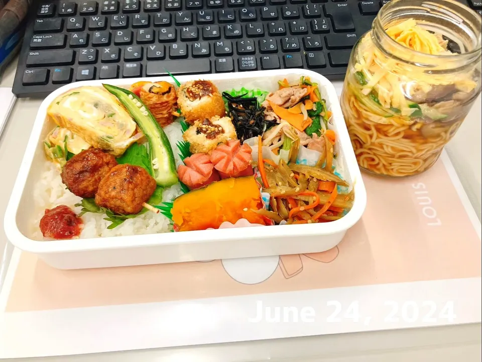 Snapdishの料理写真:品数多くてメインがわからない弁当|TakeBooさん