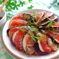 めいめいさんのお料理。
トマトとナスと豚肉の重ね蒸し。