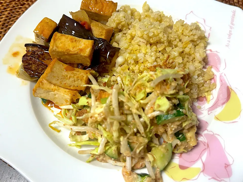 Burgur quinoa rice with peanut sauce salad and spicy tofu eggplants|yeni kartikasariさん