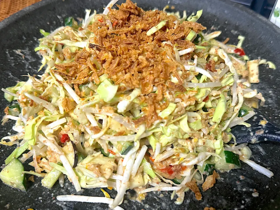 Karedok (peanuts sauce salad)|yeni kartikasariさん