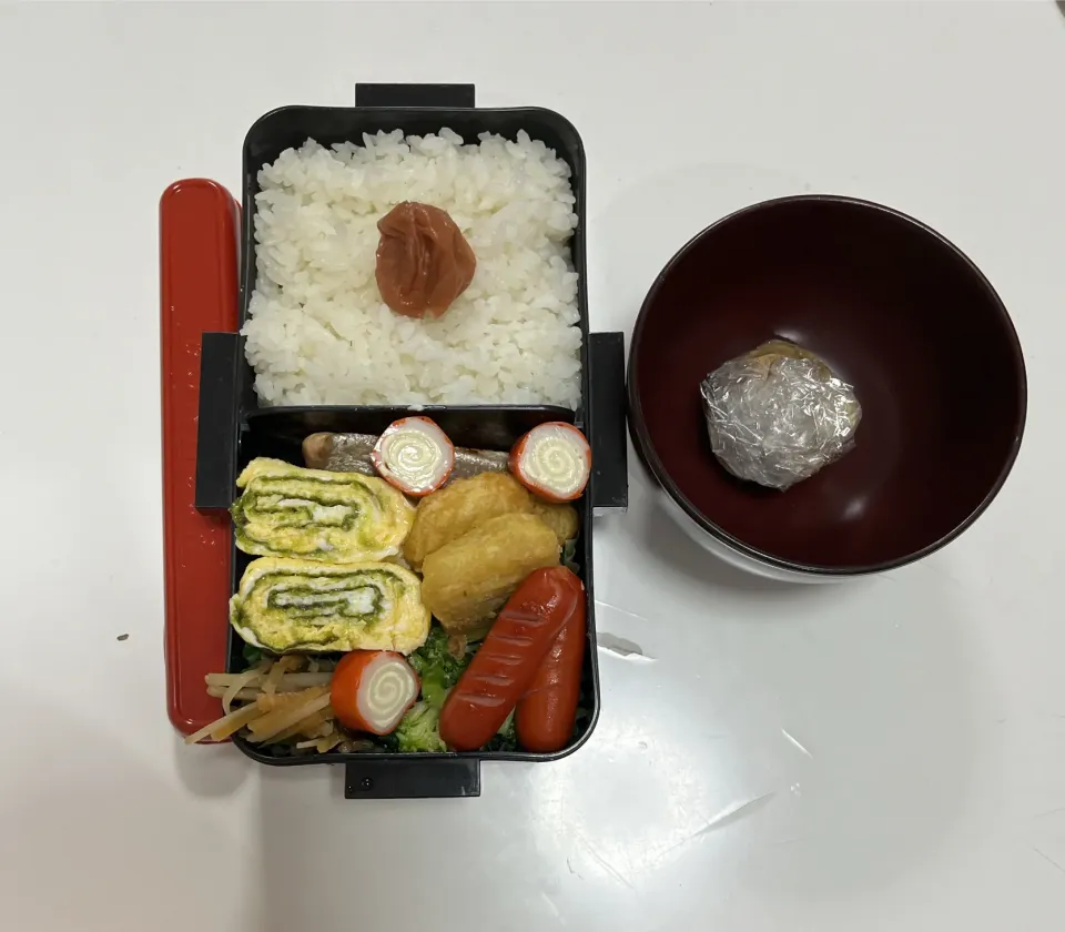 パパ弁☆ブロッコリーの和え物☆鮭☆チキンナゲット☆赤ウインナー☆きんぴらごぼう☆海苔入り卵焼き☆チーズロールカニカマ☆みそ玉|Saharaさん