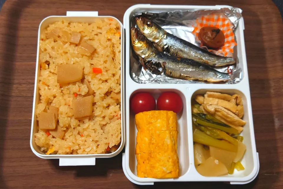 今日の手作り弁当は、筍の炊き込みご飯弁当。

献立は、
・筍の炊き込みご飯
・めざし（イワシの丸干し）、梅干し
・卵焼き、ミニトマト
・かぶと油揚げの煮物|Mars＠釜飯作り研究中さん