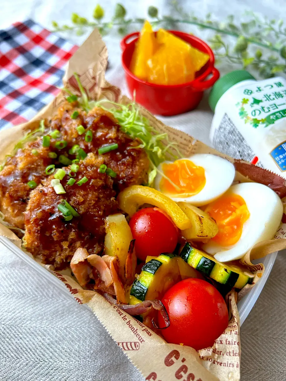 Snapdishの料理写真:【久しぶりのお弁当】かおちゃんのかおチキソースカツ丼|まなまな♡さん