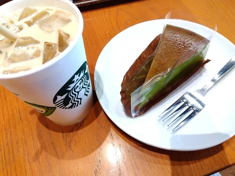 スタバ、アイスソイラテ、抹茶チーズケーキ🥰|m.rafuさん