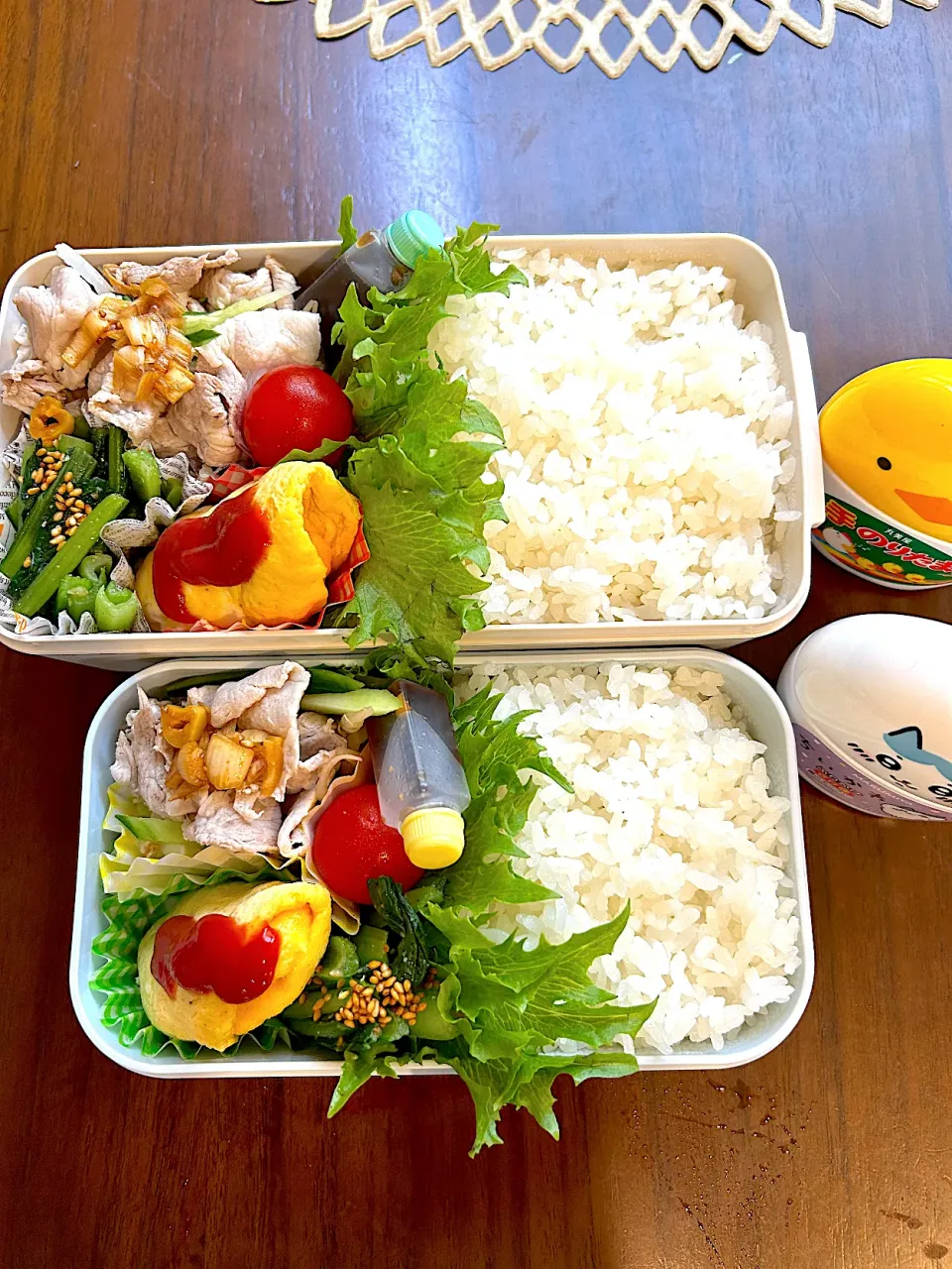 Snapdishの料理写真:冷しゃぶお弁当　デザートはさくらんぼ🍒とみかん🍊|immayuyuさん