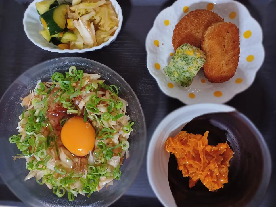 Snapdishの料理写真:ぽんすけさんの料理 くまちゃんさんの料理 らっきょうの醤油漬けで卵かけご飯|ぽんすけさん