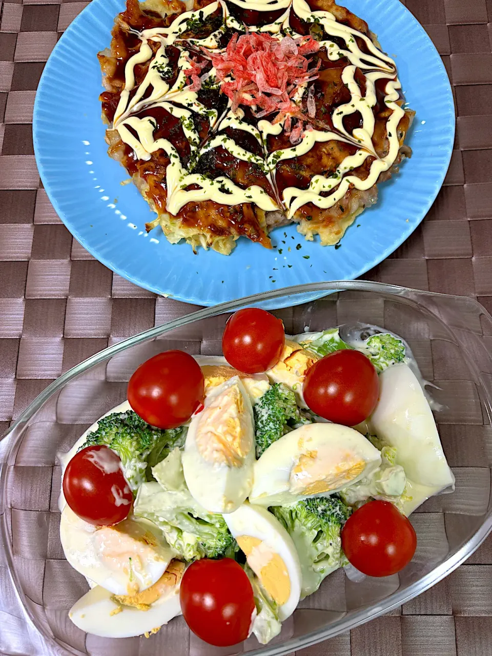 いつものお好み焼きと初ブロッコリー🥦ゆで卵サラダ|にゃっきさん