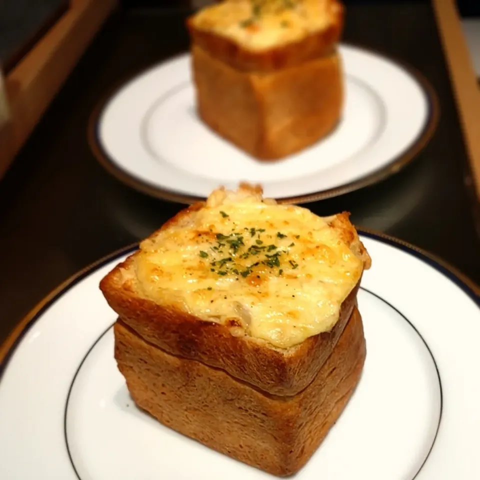 Snapdishの料理写真:ふぁそらさんの料理 パングラタンを参考に作ってみました☺️|みりさん