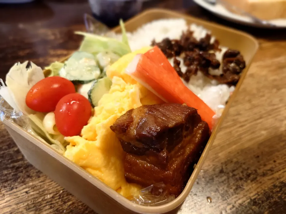 Snapdishの料理写真:角煮弁当(*^^*)|しーPaPaさん