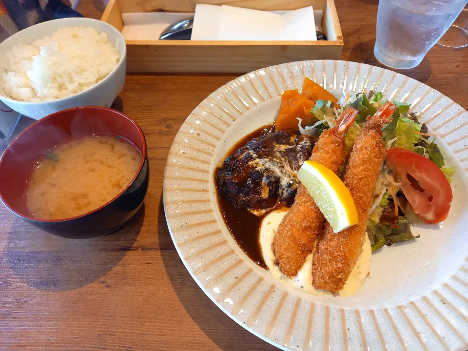 ハンバーグエビフライランチ|🍏りんご🍎さん