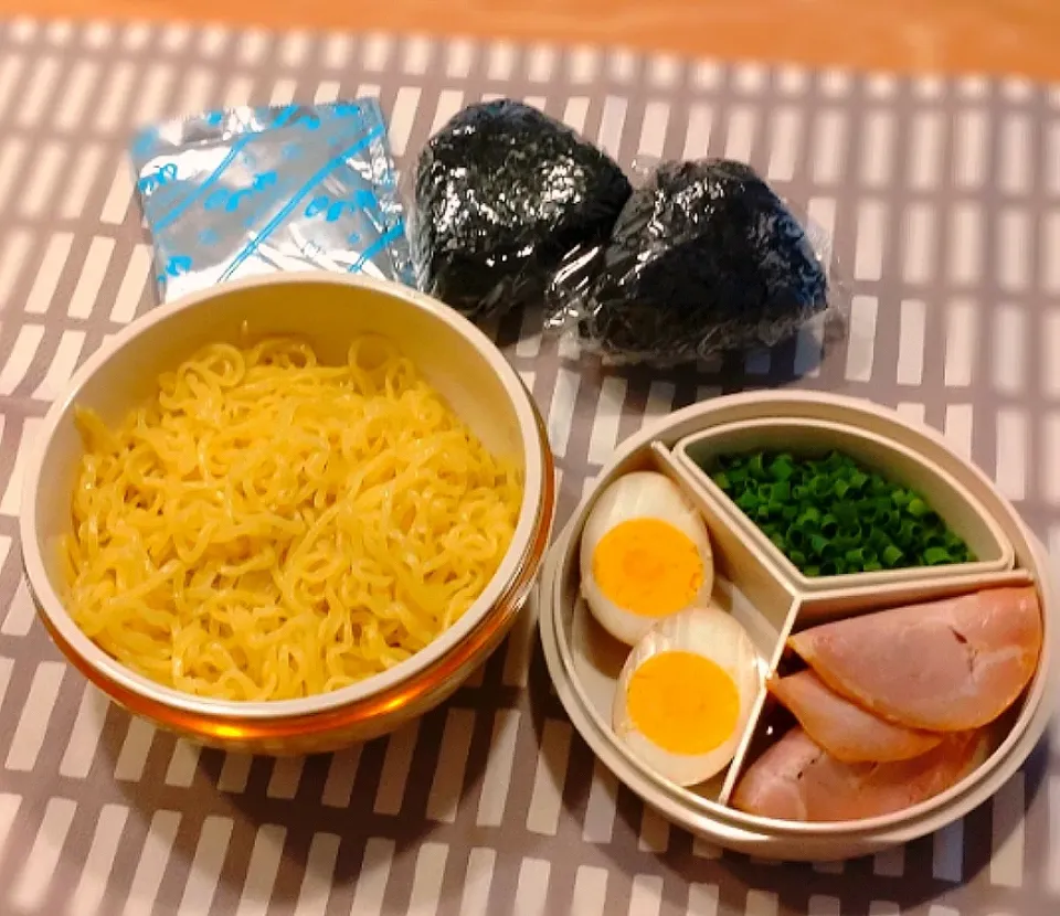 中高生男子のお弁当☺️冷やしラーメン|みりさん