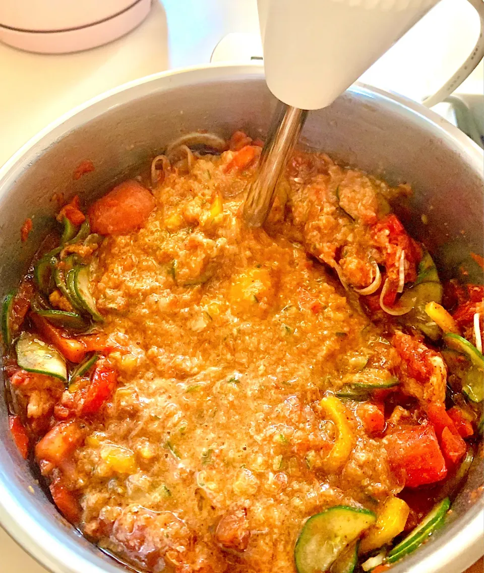 Snapdishの料理写真:This delicious summer chilled soup, Gazpacho is smooth and bursting with flavor, and easy to make.|gonbenさん